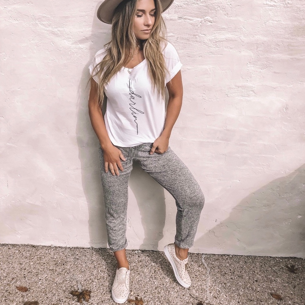 Kittenish darlin tee